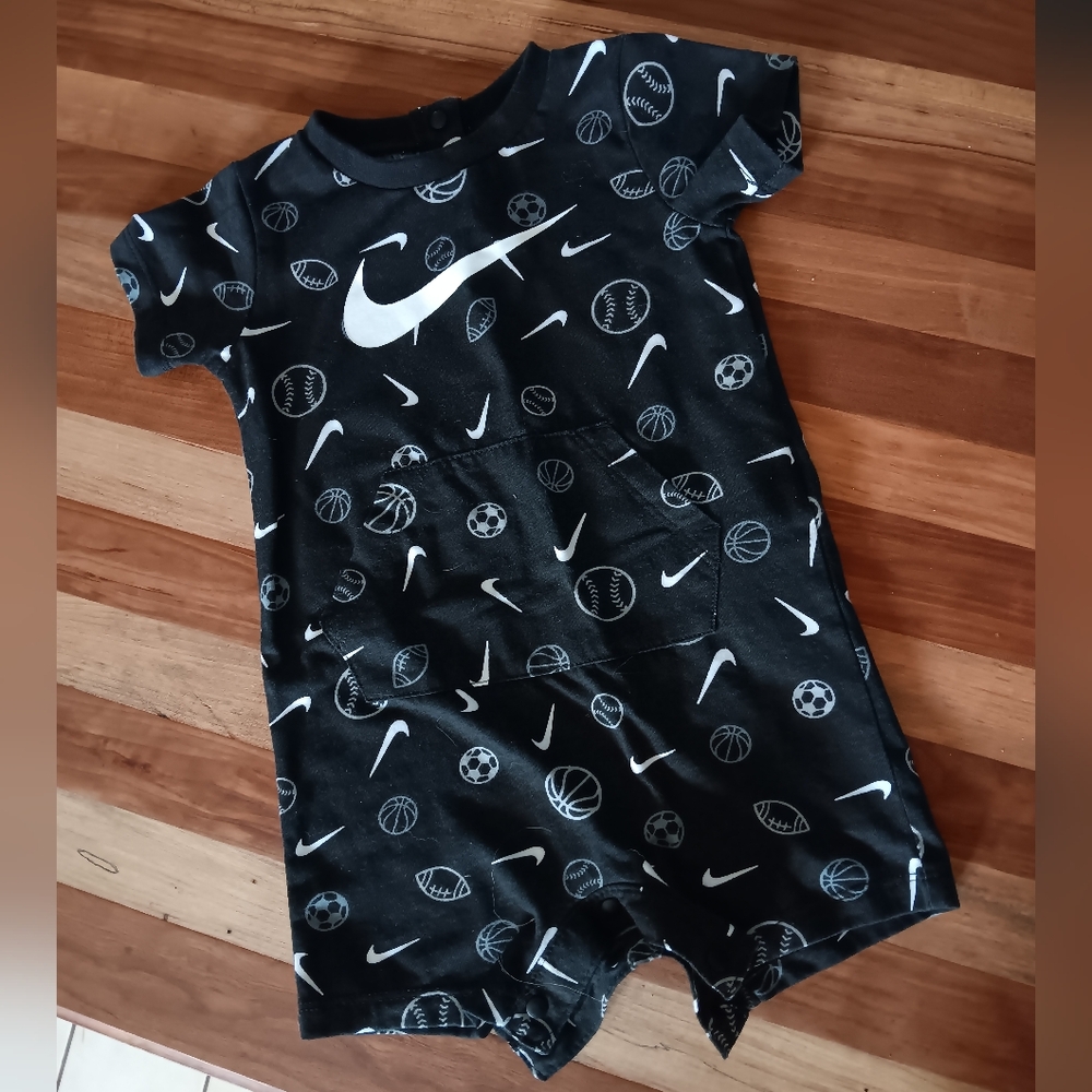 12 mo NWOT Nike outfit